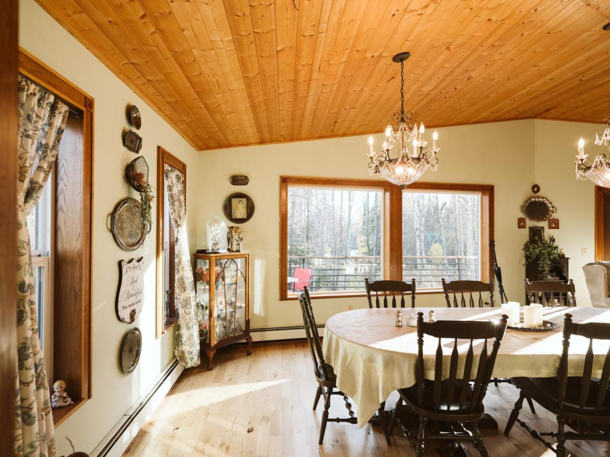 Maria'S Creekside B&B แองเคอเรจ ภายนอก รูปภาพ
